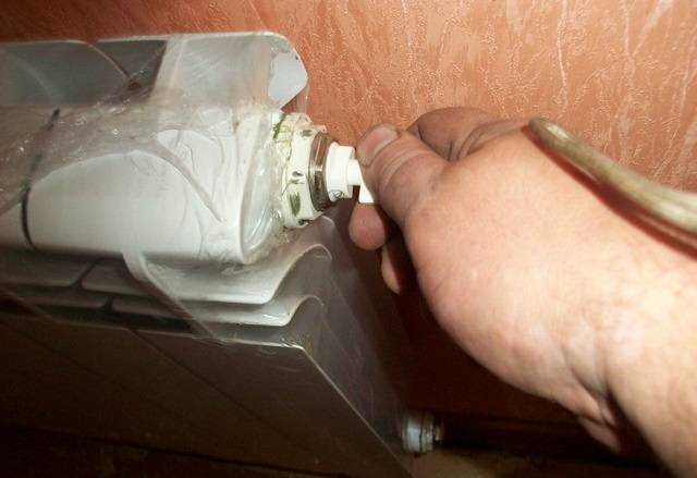 Automatische ventilatie van lucht uit het verwarmingssysteem