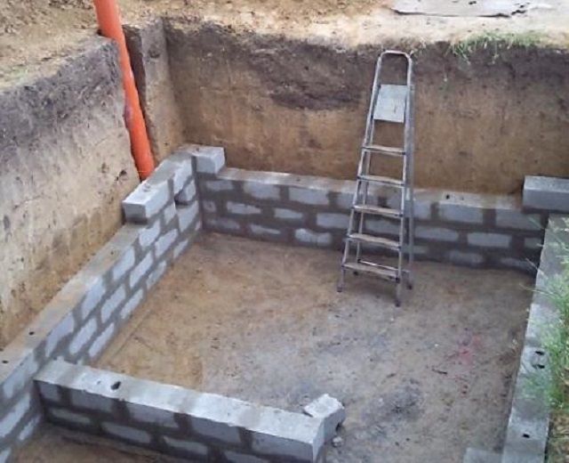 Desigur, cea mai bună opțiune este instalarea unui sistem de ventilație chiar și în timpul construcției pivniței.