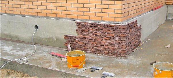 Com processar els fonaments d’una casa fora de la humitat