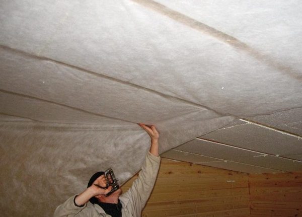 Cách dán xốp lên trần bê tông