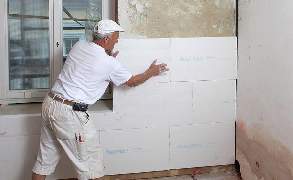 Cách dán xốp lên trần bê tông