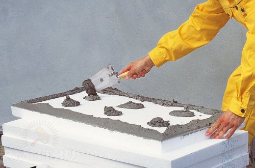 Cách dán xốp lên trần bê tông