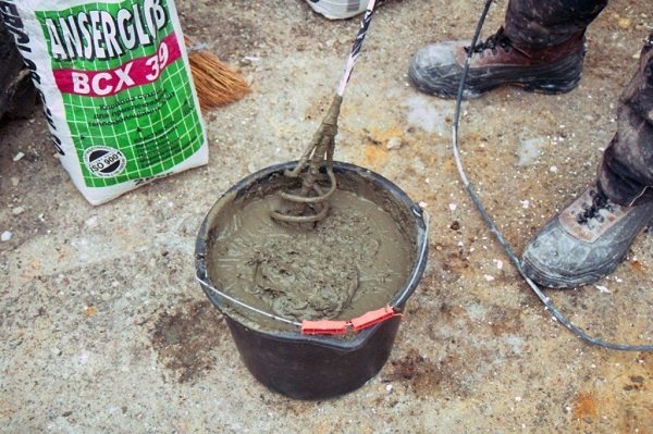 Cách dán xốp lên trần bê tông