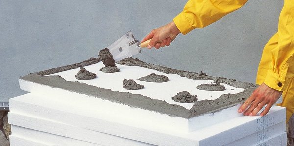 Cách dán xốp lên trần bê tông
