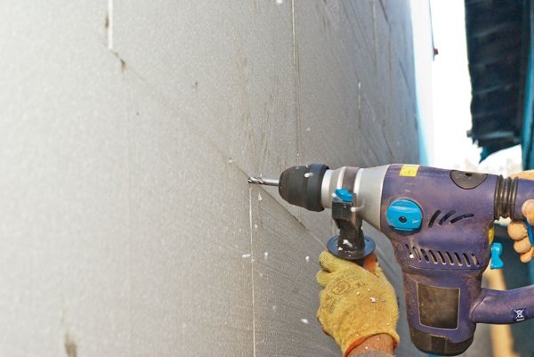 Cách dán xốp lên trần bê tông