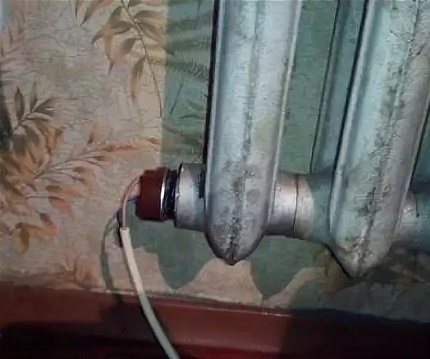 Radiator de încălzire din fontă cu element de încălzire încorporat