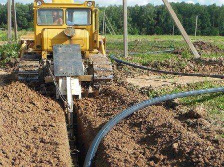 Áp lực nước trong nhà phụ thuộc vào chất lượng lắp đặt đường ống, sự lựa chọn chính xác đường kính của chúng, vị trí của nguồn liên quan đến các thiết bị tiêu thụ. Hữu ích