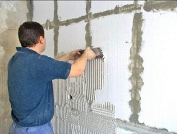 thạch cao mặt tiền trên bọt
