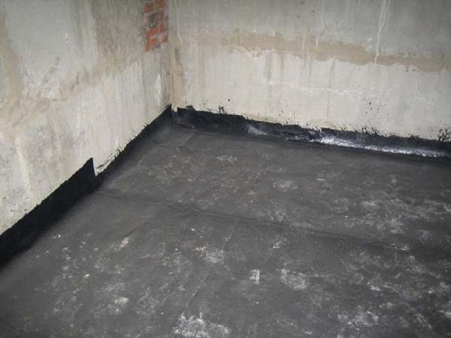 Hidroizolarea subsolului cu material pentru acoperiș