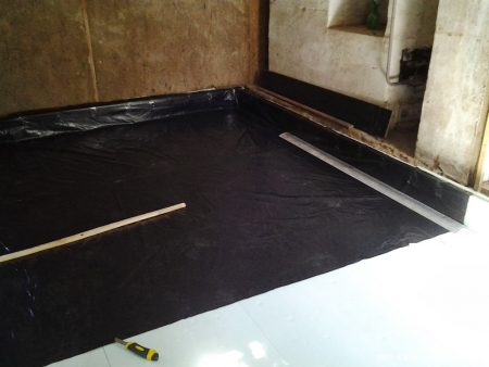 Lớp cách nhiệt phải được nâng lên cách sàn 10 cm