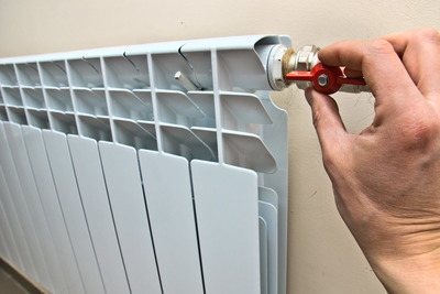 Kako instalirati, rastaviti i isprati hladnjak od lijevanog željeza