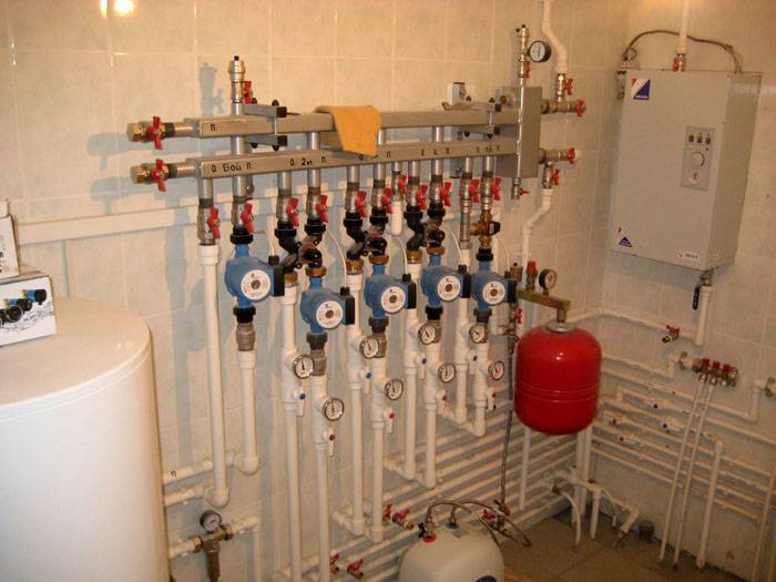 Máy tính để tính toán một mũi tên thủy lực dựa trên công suất của lò hơi