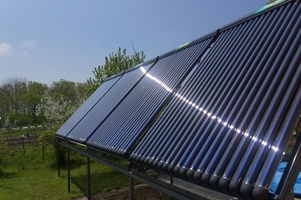Thiết kế và ưu điểm của bộ thu năng lượng mặt trời chân không