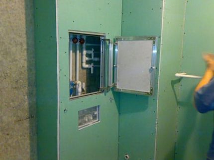 Caixa estofada com gesso cartonado