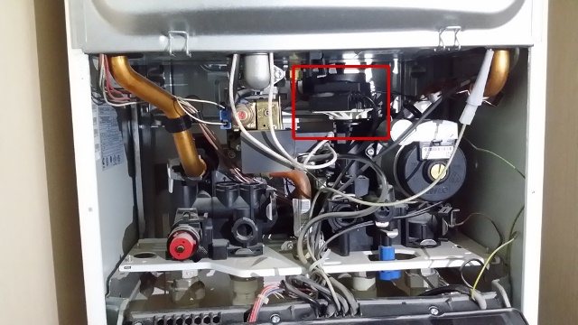 Pannan värmer inte batterierna utan värmer upp vattnet