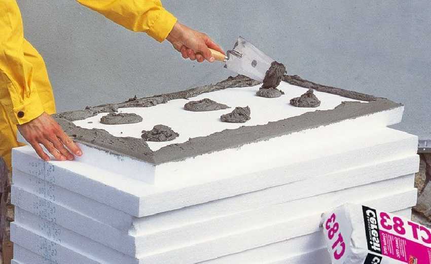 Bôi keo vào xốp