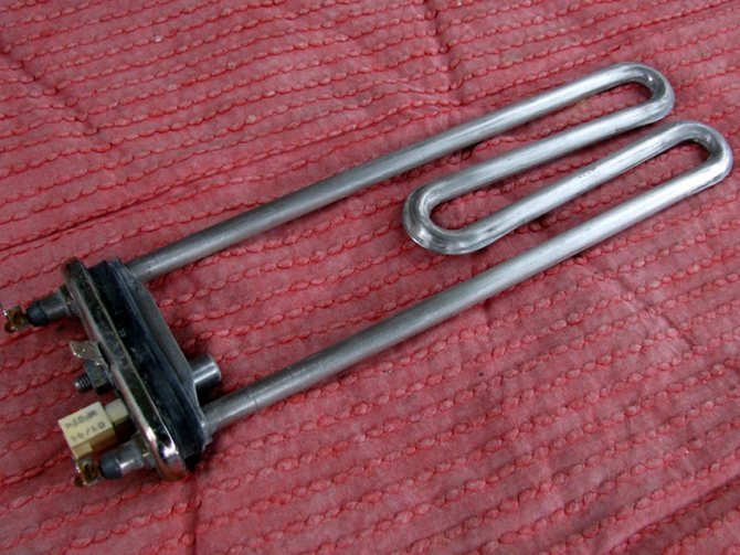 Algunos modelos de quemadores están equipados con un elemento calefactor eléctrico para calentar aceite.