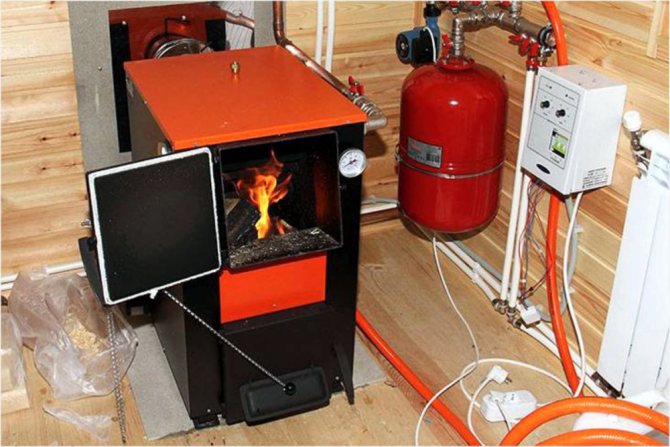 Kenmerken van het gebruik van verwarmingsketels op vaste brandstoffen