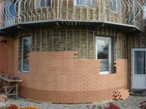 De afwerking van de basis op schuim is beter. Isolatie van de kelder en fundering van buitenaf: opeenvolging van acties 11