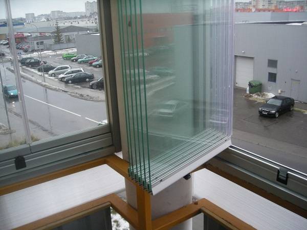 Panoramische beglazing van een balkon: soorten en kenmerken van technologie