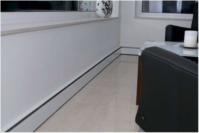 Rodapé convector com convecção natural sem ...