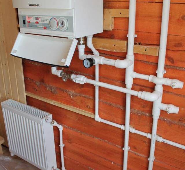 Stapsgewijze aansluiting van een verwarmingsradiator op polypropyleen buizen