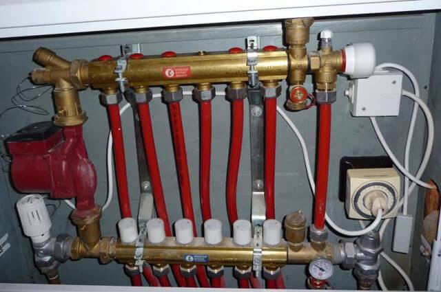 Bedradingsschema voor water-vloerverwarming: versies en handleiding van het apparaat