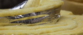 Vata de sticlă este o izolație din fibre fabricată din industria de sticlă uzată, este mai des utilizată pentru siding și etanșarea golurilor din structuri