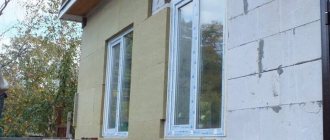 thermische isolatie van een huis gemaakt van schuimbeton