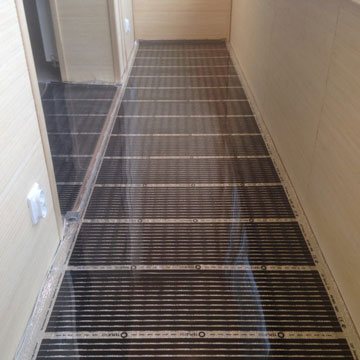 Lämmin infrapunalattia parvekkeella