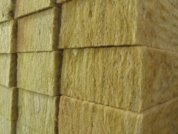 Grosimea lânii depinde de producător