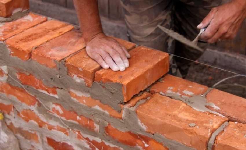 Cách nhiệt tường gạch từ bên ngoài trong quá trình xây