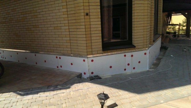 Làm ấm bằng polystyrene mở rộng
