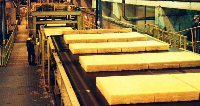 cách nhiệt cho tường bông thủy tinh