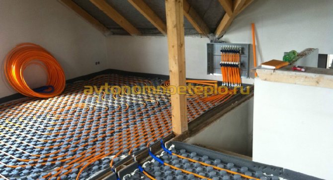 Sàn cách nhiệt bằng nước trên sàn gỗ