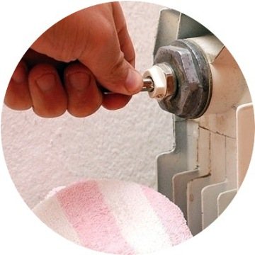versare antigelo nel sistema di riscaldamento della casa con le proprie mani