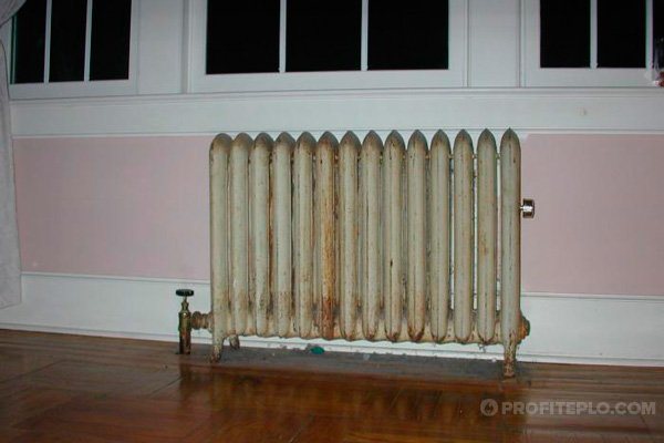 udskiftning af en støbejernsradiator