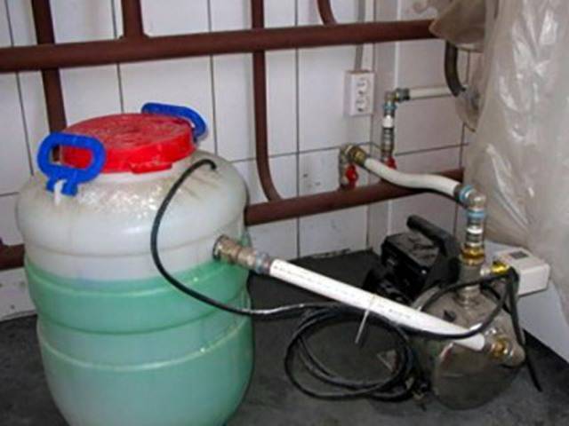 Làm đầy hệ thống sưởi bằng chất làm mát: cách đổ đầy nước hoặc chất chống đông